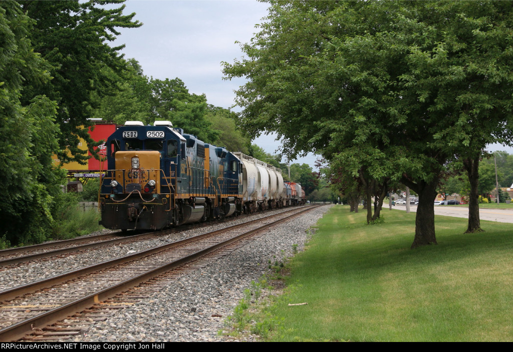 D702 waits on Track 1 for maintainers to clear up ahead